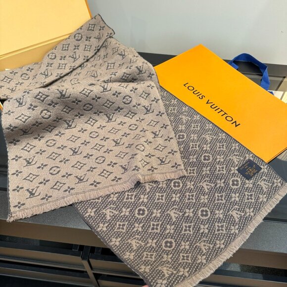Louis Vuitton Gray Monogram Scarf - Picture 4 of 5